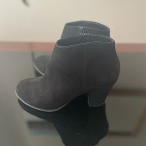 Old Navy black Ankle Boot Size 8.5